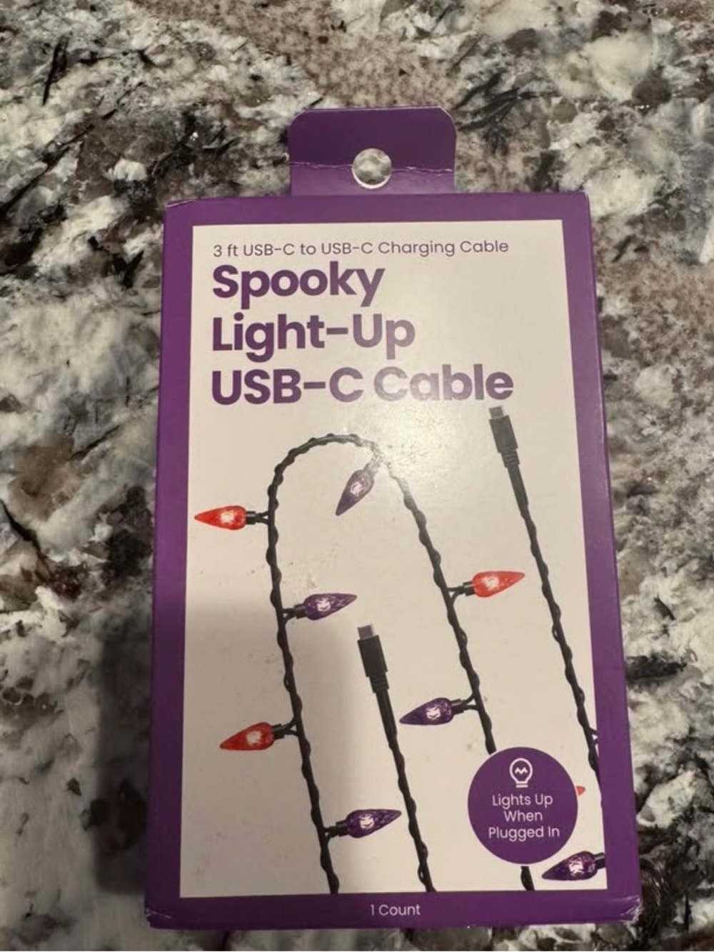 NIB! Halloween light up USB-C
Cable - 3ft
Purple/Orange